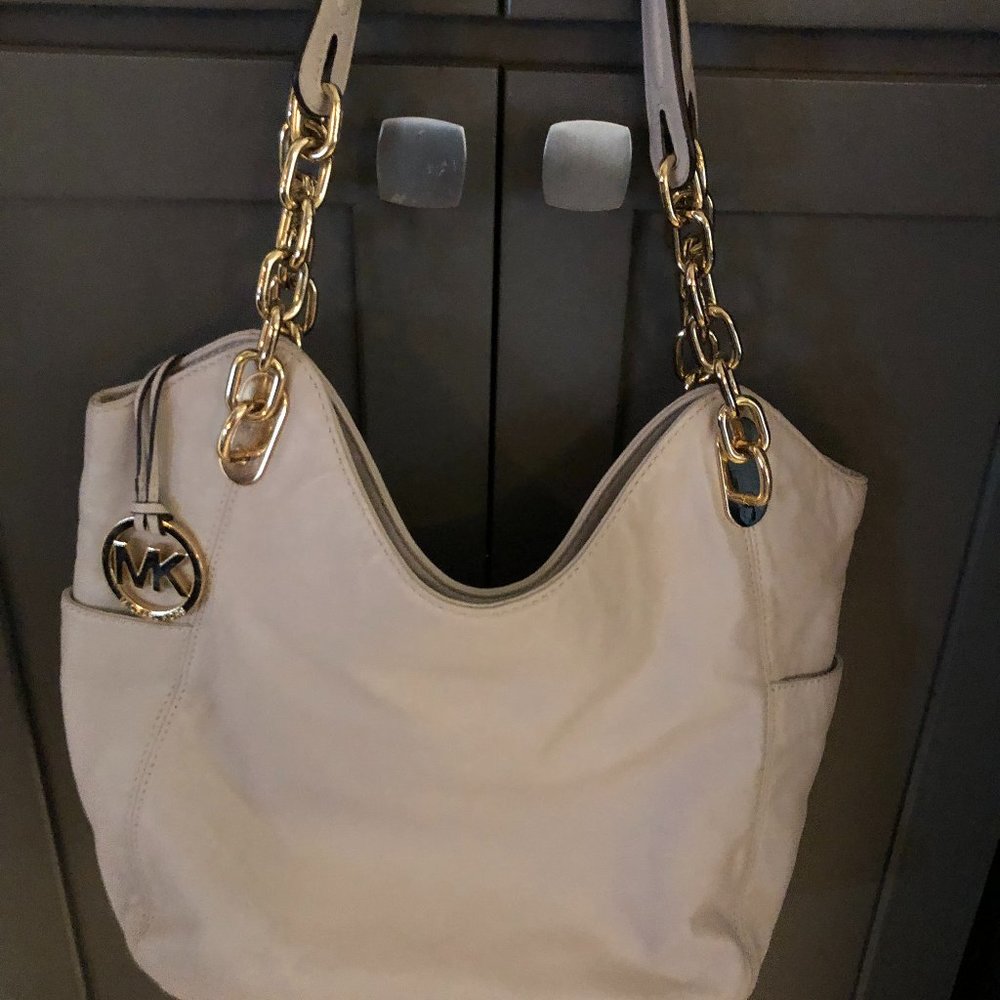 MICHAEL KORS CREME COLORED LEATHER HANDBAG & WALLET